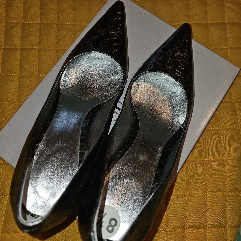 Ladies silver grey pumps
